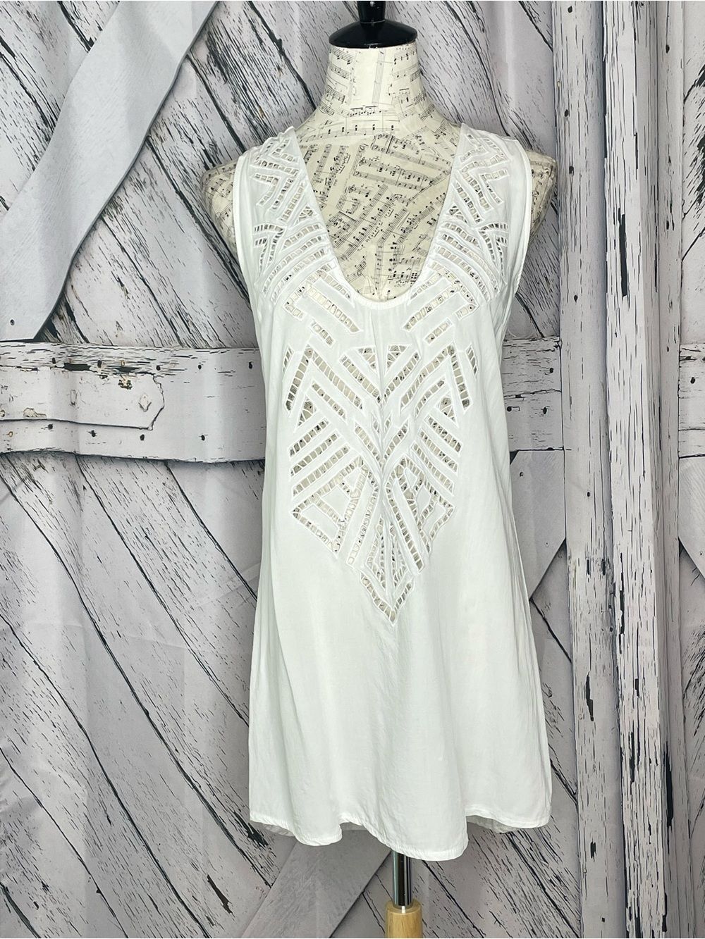 Solitaire swim coverup w/cutouts white L